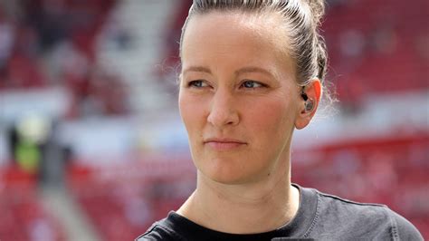 Frauen Fußball Dfb Torhüterin Almuth Schult äußert Sich Zu Comeback