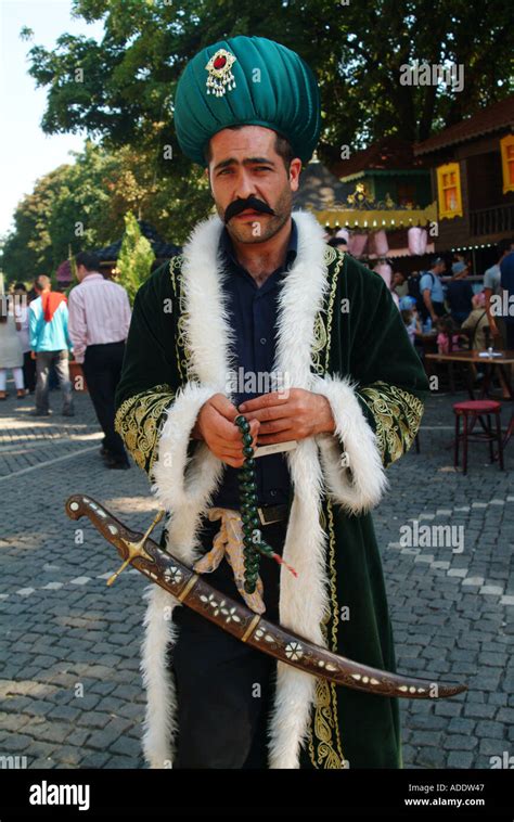 Lhomme En Turquie Dans Le Costume Traditionnel Ottoman Touristique