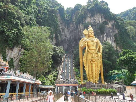 From the city center of kuala lumpur, take the ktm commuter train to batu caves station (rm2). Freelance Flaneur: Ner ner ner ner, ner ner ner ner, Batu ...