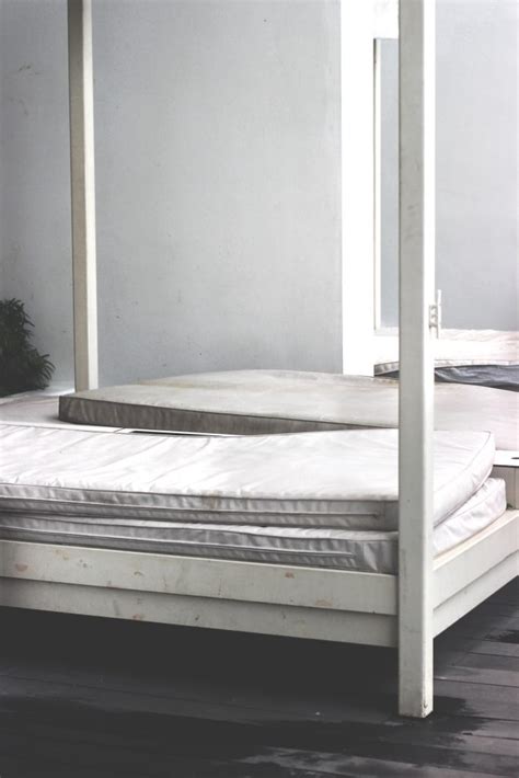 Rightly or wrongly, mattress salesmen have a reputation akin to that of used car salesmen. Second Hand Mattress Salesman - Bits Of Plaid