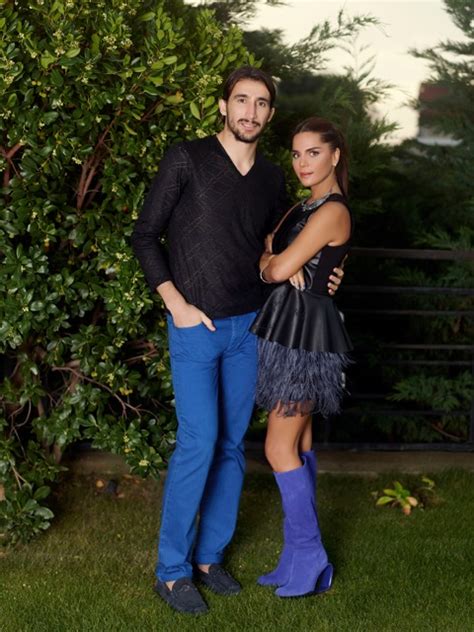 2 yıllık evli ünlü çift boşaniyor! Selda Topal 'İsimsiz'i oğlu Mehmethan ve Mehmet Topal'a ...