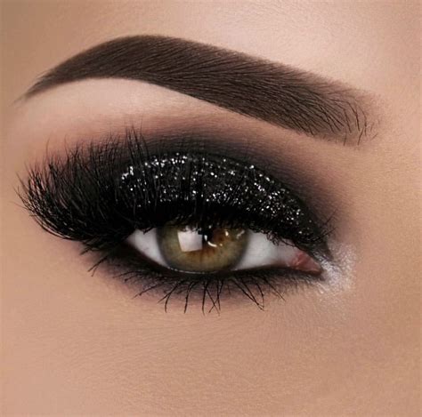 Pin By Mia Garcia On Beauty Black Eye Makeup Smokey Eye Makeup