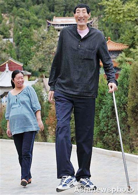 Самый высокий человек в мире на сегодняшний день фото