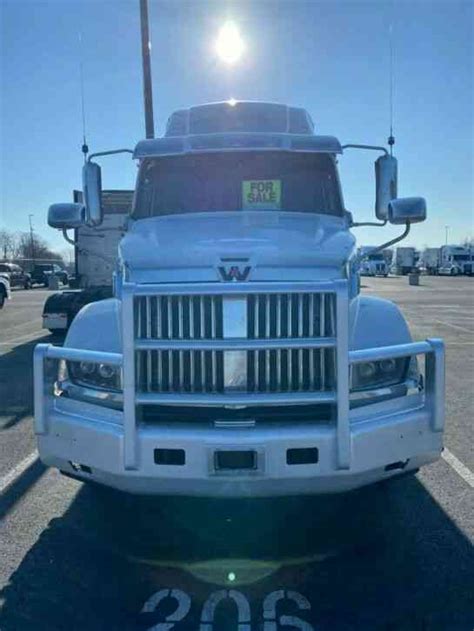 Western Star 5700 Ex 2017 Sleeper Semi Trucks