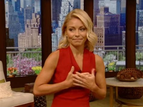 Watch Kelly Ripa Returns To ‘live