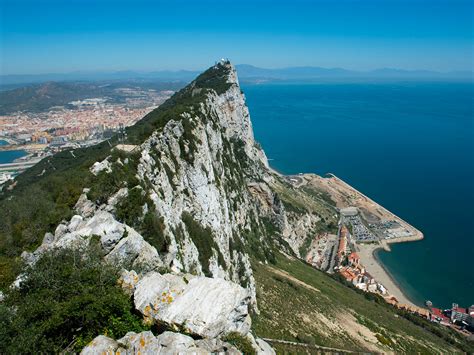 Tras filtrarse el contenido del preacuerdo de nochevieja con londres, saltan las alarmas por las concesiones, la ausencia de contraprestaciones y la opacidad en. Spain to press for joint sovereignty of Gibraltar following Brexit vote | The Independent ...