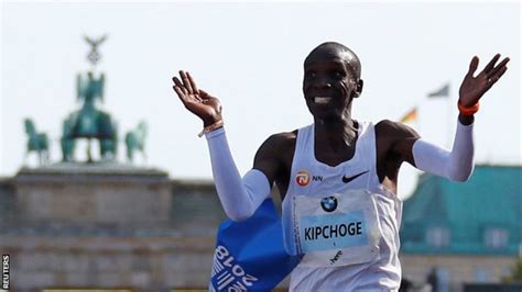 Eliud Kipchoge Sets New Marathon World Record In Berlin Bbc Sport
