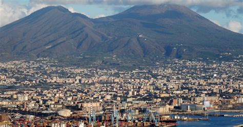 Neapel Angst Vor Vesuv Ausbruch Nach Erdbeben Weekendat