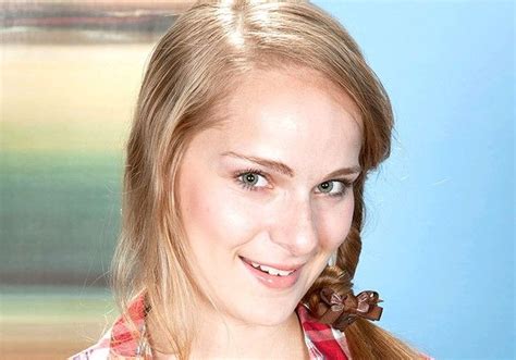 emily harper biography wiki age height career photos and more