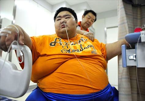 World Of Crisis Weighing 230 Kg Chinas Fattest Man Hospitalised