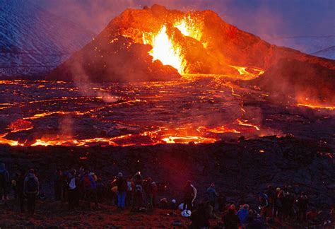 Hundreds Of Hikers Evacuated As Icelandic Volcanos New Fissure Spews Lava