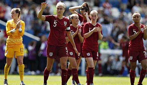 Mit einer guten vorstellung verabschiedet sich erst in der zweiten halbzeit gelang durch blitzschnelle treffer von raheem sterling (75.) und kapitän harry kane (86.) der entscheidende vorsprung. Frauen-WM: England gegen Schottland heute live im TV ...