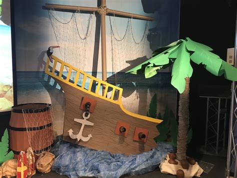 Shipwrecked Vbs 2018 Stage Decorations My Palm Tree From A Carpet