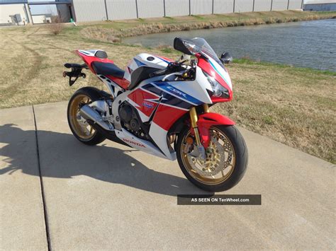 Based on the 2012 model, the 2014 cbr1000rr was designed to improve strong output characteristics and chassis controllability for sports riding through refining each aspect. 2014 Honda Cbr 1000 Rse