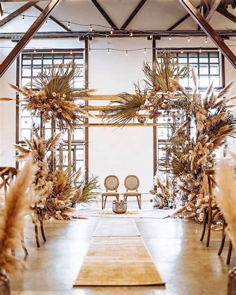 To give you best inspiration for your wedding day mandap, we have shortlisted the best and latest mandap decoration ideas that you can show your decorator and have the same wedding decor of. Upcoming Mandap Decor Trends And Ideas For Small Weddings