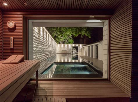 Zu beraten und zu unterstützen. Naturstein Aussenpool mit Whirlpool und Sauna | Gartenhaus ...