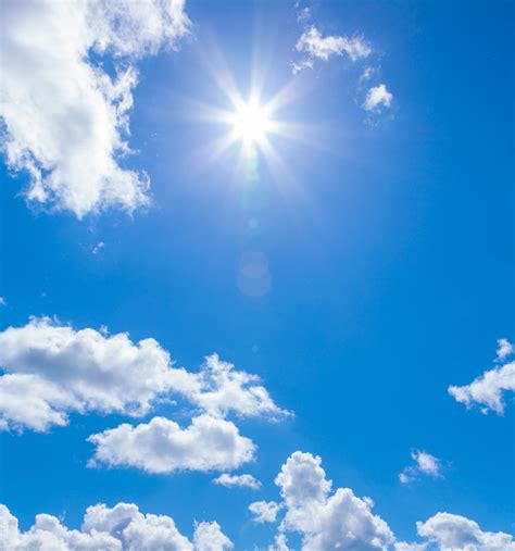 Zon Witte Wolken En Blauwe Lucht Gratis Stock Foto Public Domain
