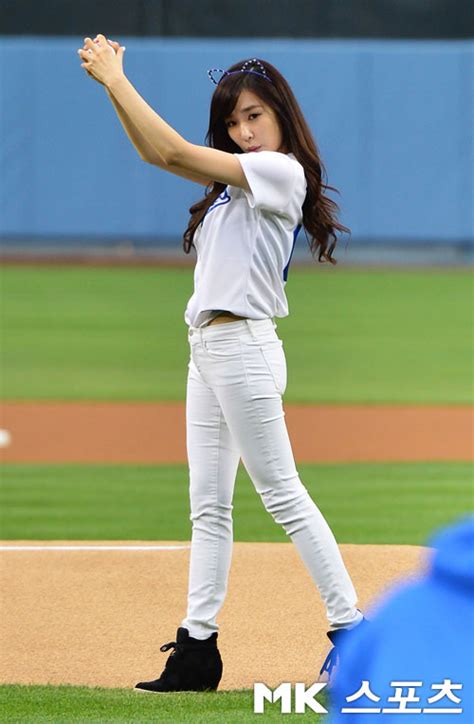 Tiffany Los Angeles Dodgers First Pitch Pretty Photos And Videos Of Girls Generation