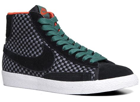 Peek in at the insole to see a furry friend, providing some. Nike Blazer Mid Woven - Winter Colorways - SneakerNews.com