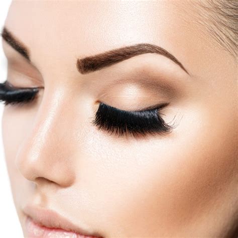 Here's The Weirdest New Eyebrow Trend - Yes Or No?