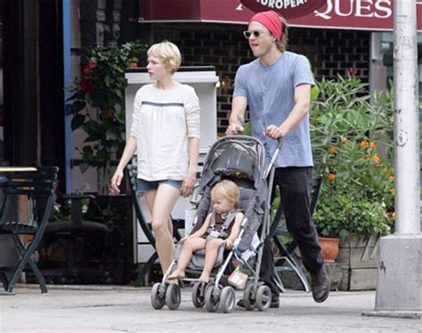 Michelle Williams And Heath Ledger Take Their Daughter For A Walk In