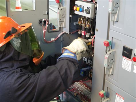 Seguridad Eléctrica En El ámbito Laboral