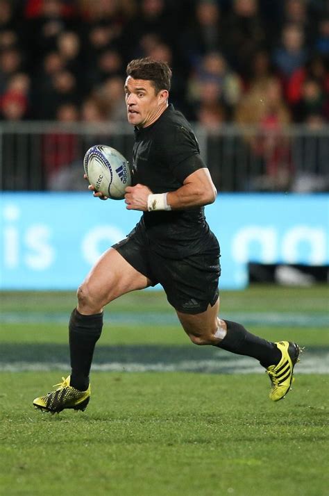 Footy Players Dan Carter Of The New Zealand All Blacks All Blacks Rugby Dan Carter Rugby Men