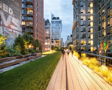 서울로 닮은 그러나 전혀 다른 뉴욕 하이라인 파크 High Line Park 서울로는 왜 쉼을 품지 못했나 주거 문화