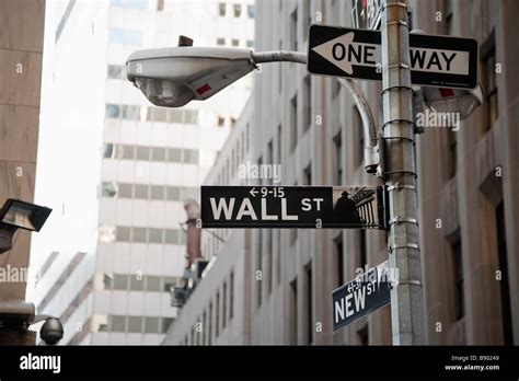 Wall Street Sign On A Lamp Post New York Usa Stock Photo Alamy