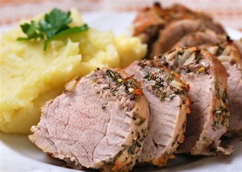 Haz el puré de patatas con esta receta. Cómo hacer cerdo al horno con puré de patatas al ajillo