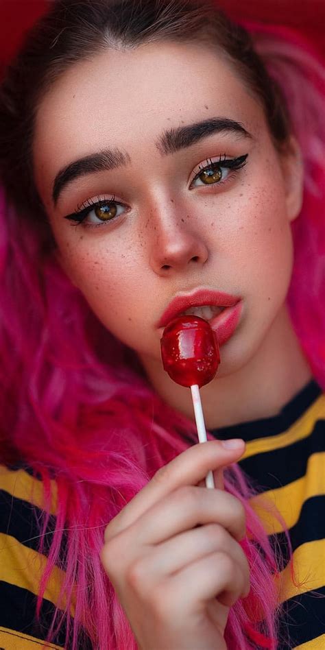 Pin By Tanya Mccuistion On People In 2020 Candy Photoshoot Lollipop Girl Cute Girl Face