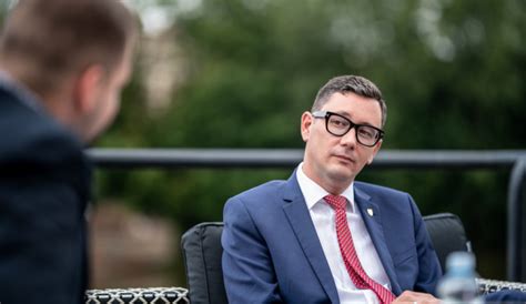 'million moments for democracy') is a czech political campaigning organisation, which organizes protests and demonstrations against the government of czech prime minister andrej babiš. Milion chvilek považuji za parodii na Občanské fórum, říká ...