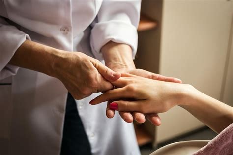 Premium Photo Masseur Massaging Female Hands And Fingers In Spa Salon Close Up