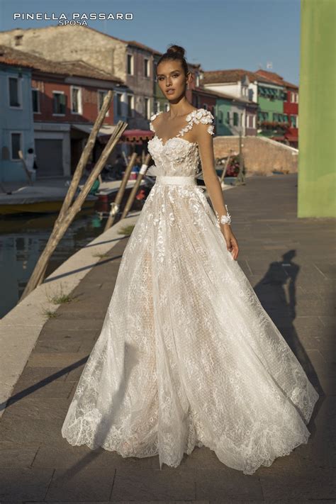 Abiti da sposa 2019, il vestito da sposa di h&m è il sogno degli abiti corti che diventa realtà (sotto i 100€). Collezione abiti da sposa Pinella Passaro 2019
