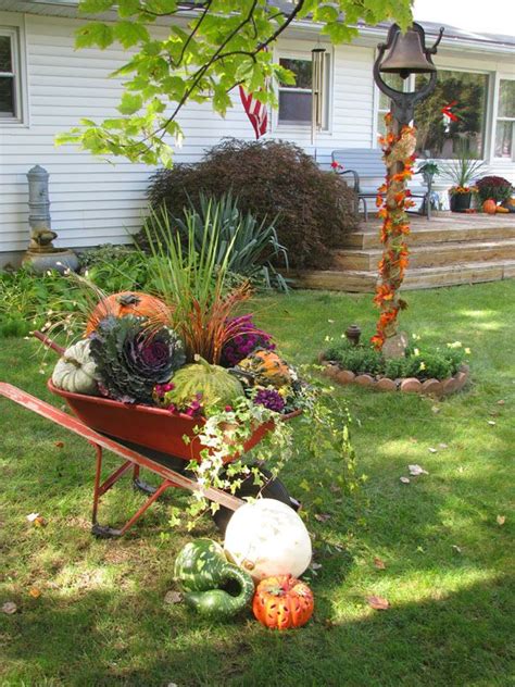 Fall Front Yard Decorations That Will Make Your Neighbors