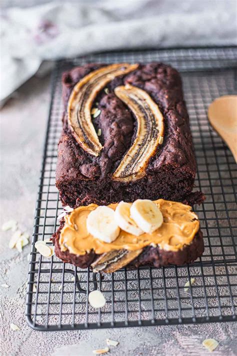 This vegan banana bread is moist, lightly spiced, and perfectly sweet. Vegan Chocolate Banana Bread (Gluten-free) | Earth of Maria