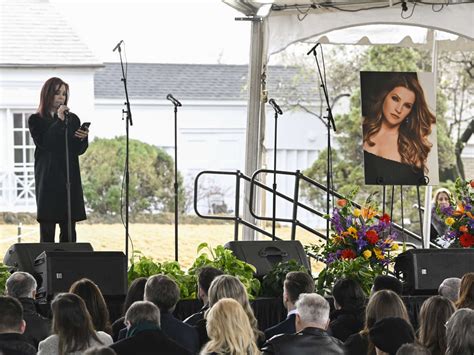 fans and celebrities gather at graceland to mourn lisa marie presley npr united states knews