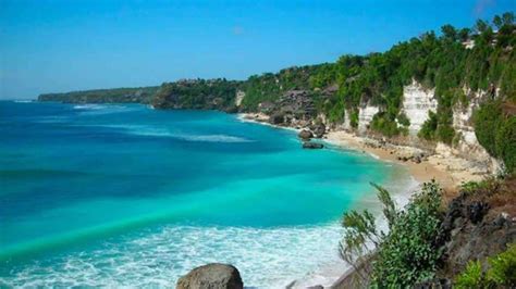 Dari sini kita bisa melihat sunrise. Telepon Pantai Karang Bolong : Pantai Batu Bolong Canggu ...