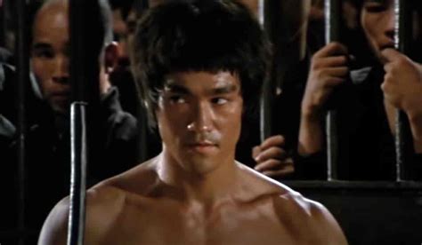 Lendas Bruce Lee Aparece Ao Lado De Yip Man Em Foto Rara Divulgada No Instagram Online Séries