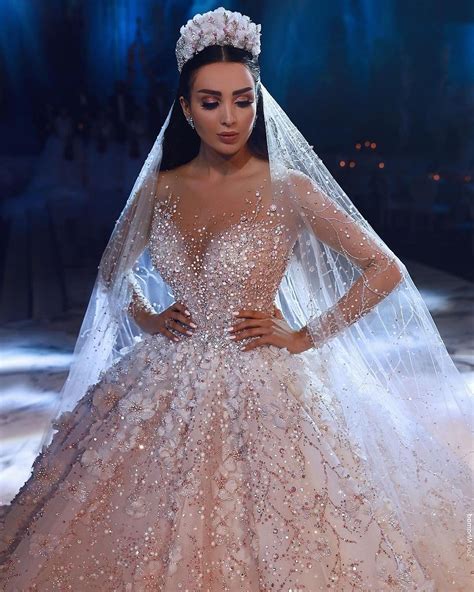 Amazing Wedding Dresses panosundaki Pin