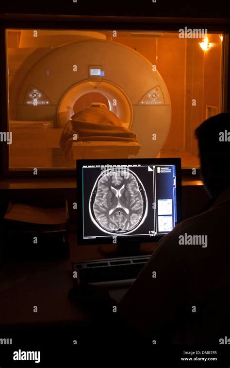 Mri Magnetic Resonance Imaging Stock Photo Alamy