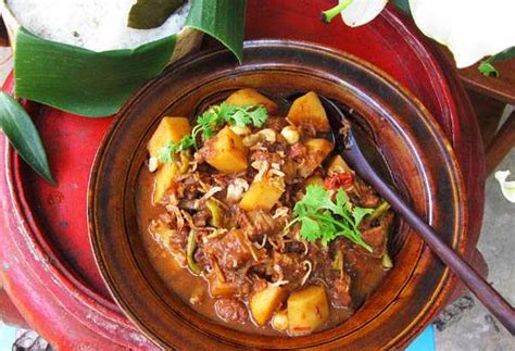 Đây có lẽ là một trong những món cà ri cay nhất ở thái lan. 9 Must-Try Dishes of Northern Thailand