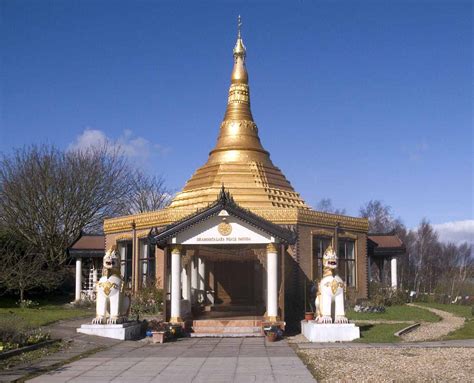 Where are the Buddhist temples located in the UK