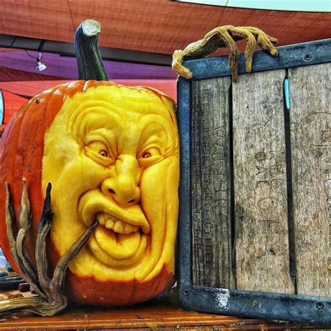 Amazing And Creative Pumpkin Sculptures For The Halloween