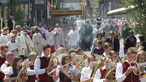 Das datum des rosenmontags hängt direkt vom beginn der fastenzeit und damit vom osterdatum ab: Fronleichnam 2016: Wann ist Fronleichnam? | Augsburger ...