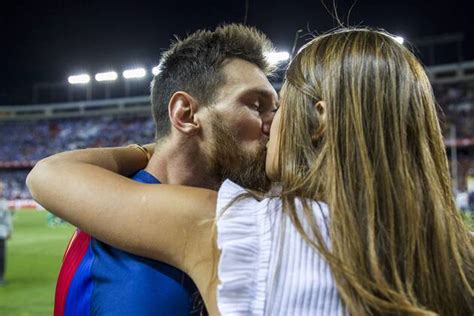 Messi Kiss Antonella Photos Imago