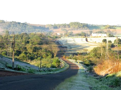 Geada, geada moderada a forte, geada forte. Página Brasileira: GEADA ATINGE OS VALES DO NORTE DO PARANÁ