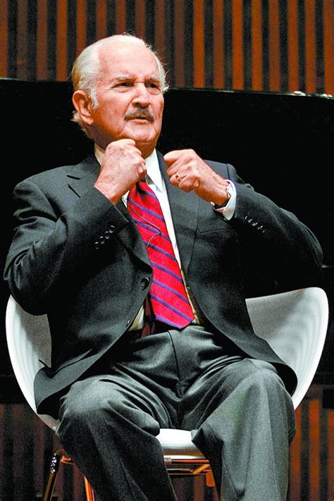 Among his works are the death of artemio cruz (1962), aura (1962), terra nostra (1975), the old gringo (1985) and christopher unborn (1987). La profecía de Carlos Fuentes