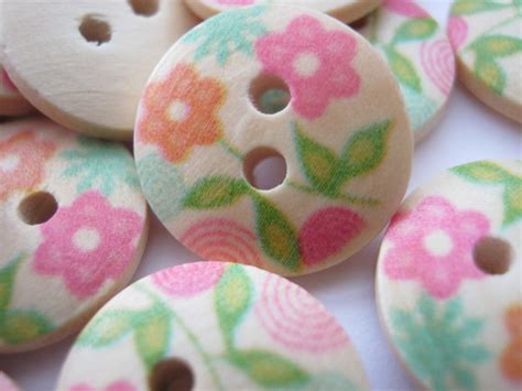 50 Pastel Flowers Buttons Wood Round 15mm 58 Sewing
