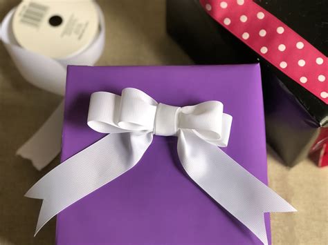 How To Make A Pretty Bow For T Wrapping